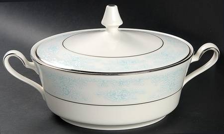 Moonbeam Round Covered Vegetable