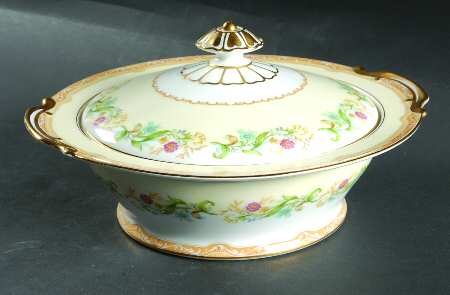 Moselle Round Covered Vegetable