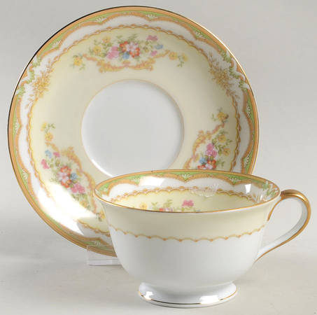 Muriel Footed Cup & Saucer Set