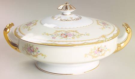 Muriel Round Covered Vegetable