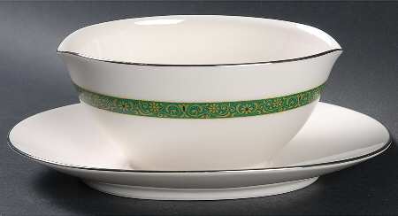 Myrta Gravy Boat with Attached Underplate