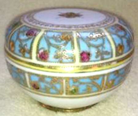 Mystery #106 Powder Box with Lid