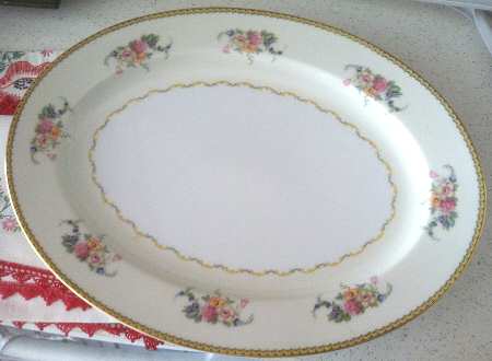 Mystery #153 12" Oval Serving Platter
