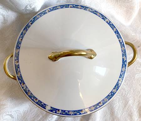 Mystery #16 Round Covered Vegetable