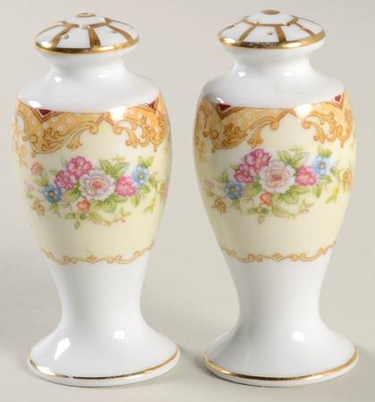 Mystery #176 Salt & Pepper Set