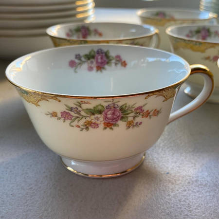 Mystery #207g Footed Cup