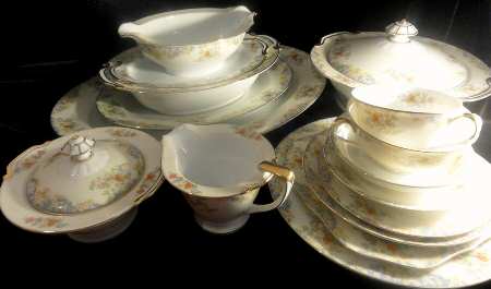 Mystery #210 Gravy Boat with Attached Underplate