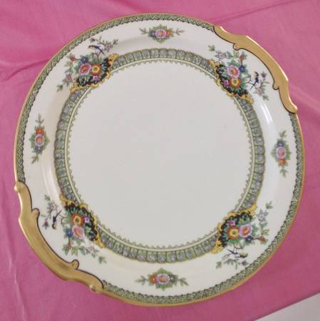 Mystery #23 Handled Cake Plate
