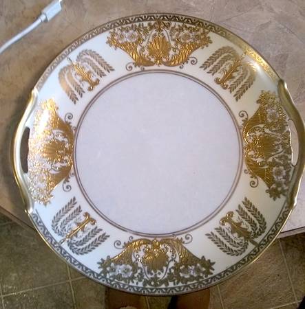 Mystery #28 Handled Cake Plate