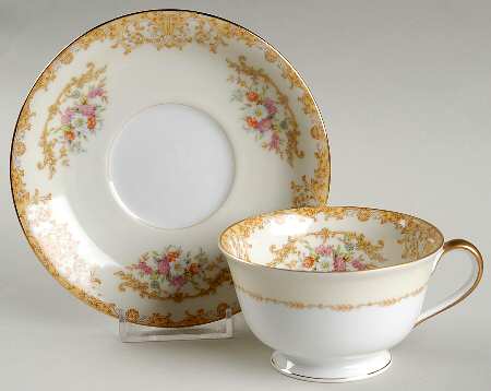 N10 Footed Cup & Saucer Set