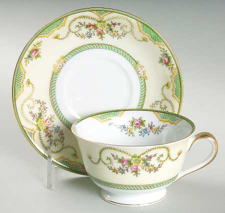 N101 Footed Cup & Saucer Set