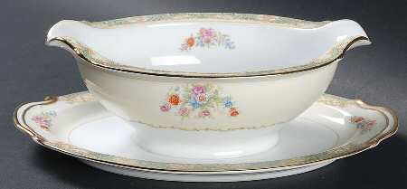 N102 Gravy Boat with Attached Underplate
