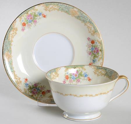 N102 Footed Cup & Saucer Set
