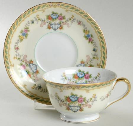 N104 Footed Cup & Saucer Set