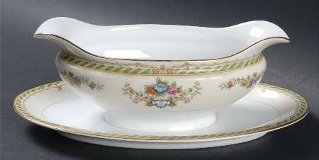 N104 Gravy Boat with Attached Underplate