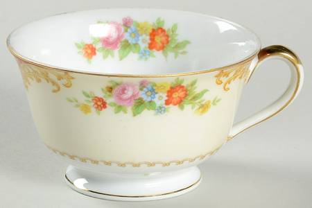 N107 Footed Cup