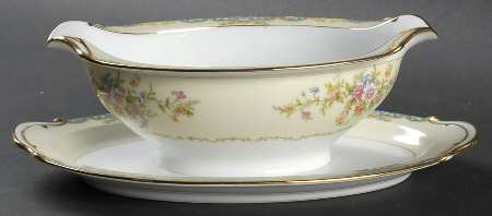 N110 Gravy Boat with Attached Underplate