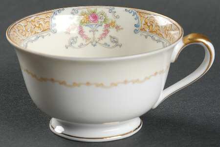 N111 Footed Cup