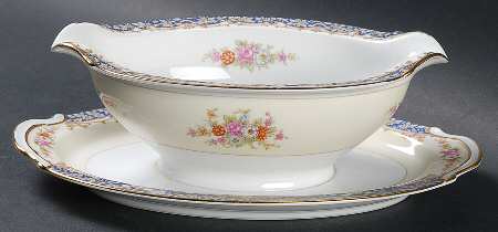 N114 Gravy Boat with Attached Underplate