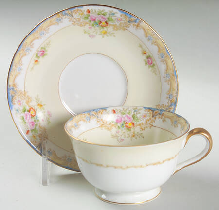 N117 Footed Cup & Saucer Set