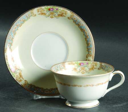 N12 Footed Cup & Saucer Set