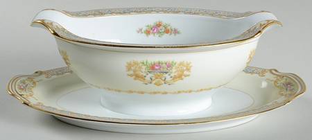 N12 Gravy Boat with Attached Underplate
