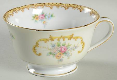 N752 Footed Cup