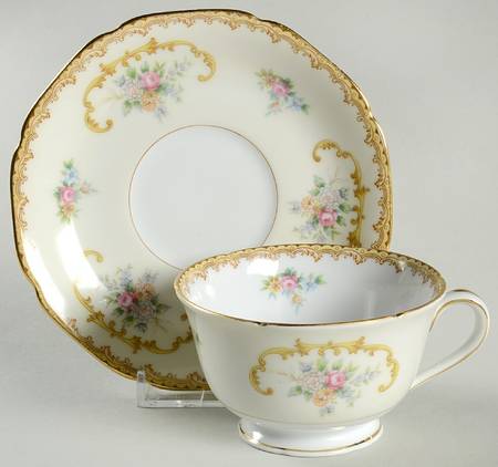 N752 Footed Cup & Saucer Set