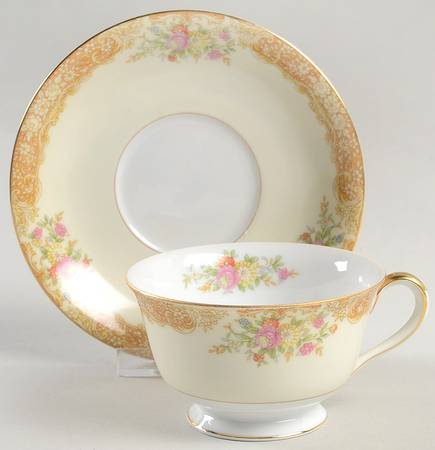 N123 Footed Cup & Saucer Set