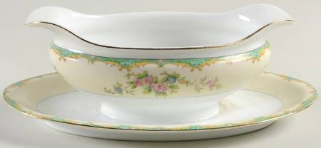 N13 Gravy Boat with Attached Underplate