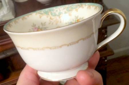 N133 Footed Cup