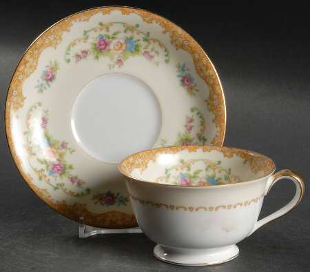 N135 Footed Cup & Saucer Set