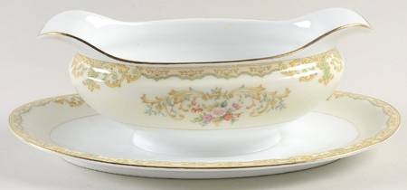 N136 Gravy Boat with Attached Underplate
