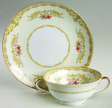 N136 Footed Cream Soup Bowl & Saucer Set