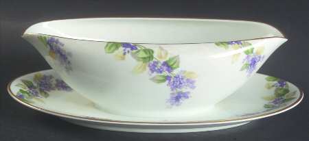 N137 Gravy Boat with Attached Underplate