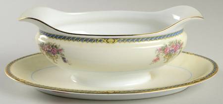 N138 Gravy Boat with Attached Underplate