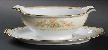 N150 Gravy Boat with Attached Underplate