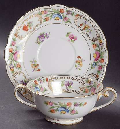 N152 Footed Cream Soup Bowl & Saucer Set
