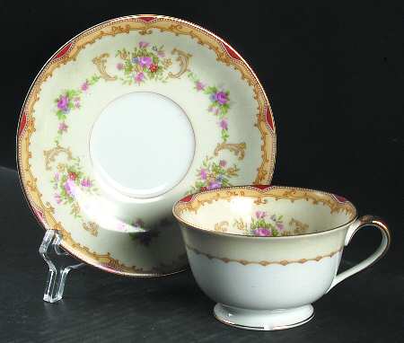 N154 Footed Cup & Saucer Set