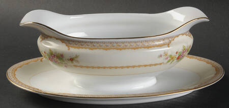 N155 Gravy Boat with Attached Underplate