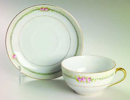 N165 Flat Cup & Saucer Set