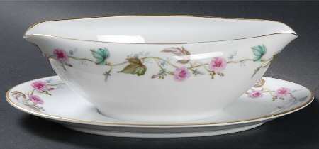 N168 Gravy Boat with Attached Underplate