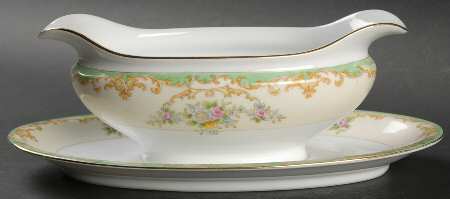 N17 Gravy Boat with Attached Underplate