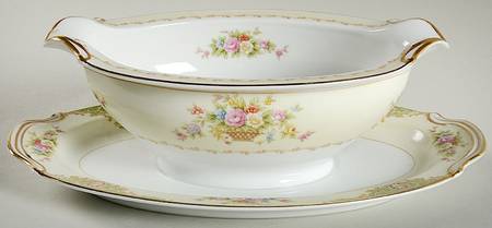 N177 Gravy Boat with Attached Underplate