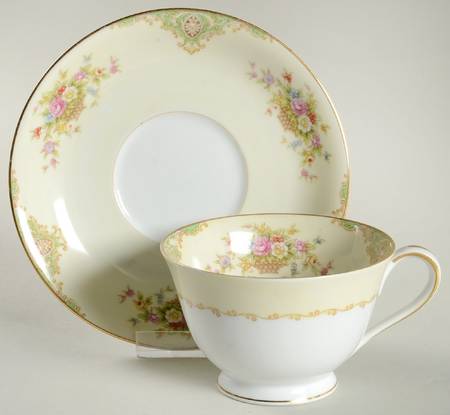 N177 Footed Cup & Saucer Set