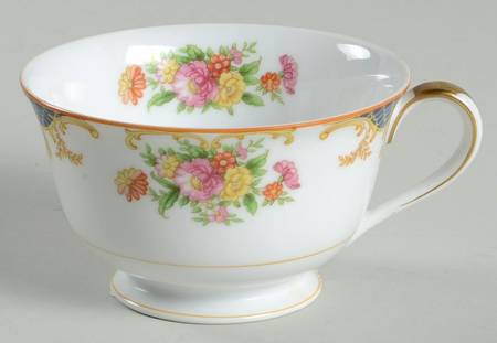 N179 Footed Cup