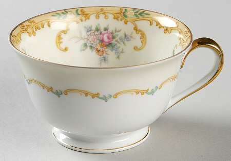 N183 Footed Cup