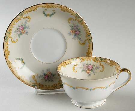 N183 Footed Cup & Saucer Set