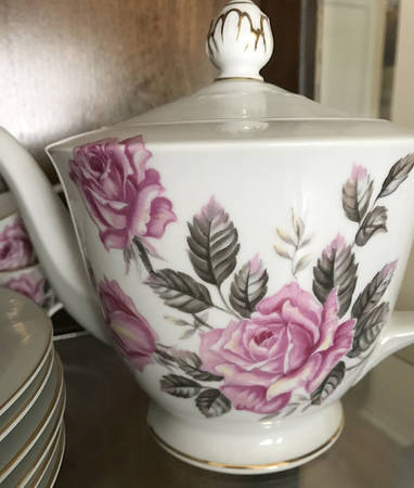 N184 Teapot & Lid