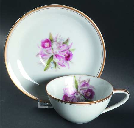 N19 Flat Cup & Saucer Set